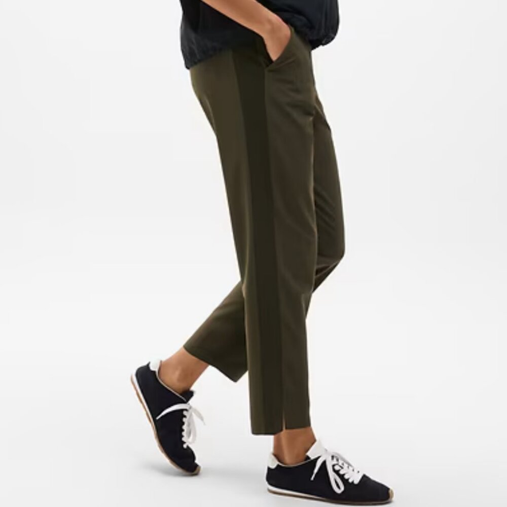 Athleta Brooklyn Mid Rise Ankle Pant Forest Green size 6 new with tags.